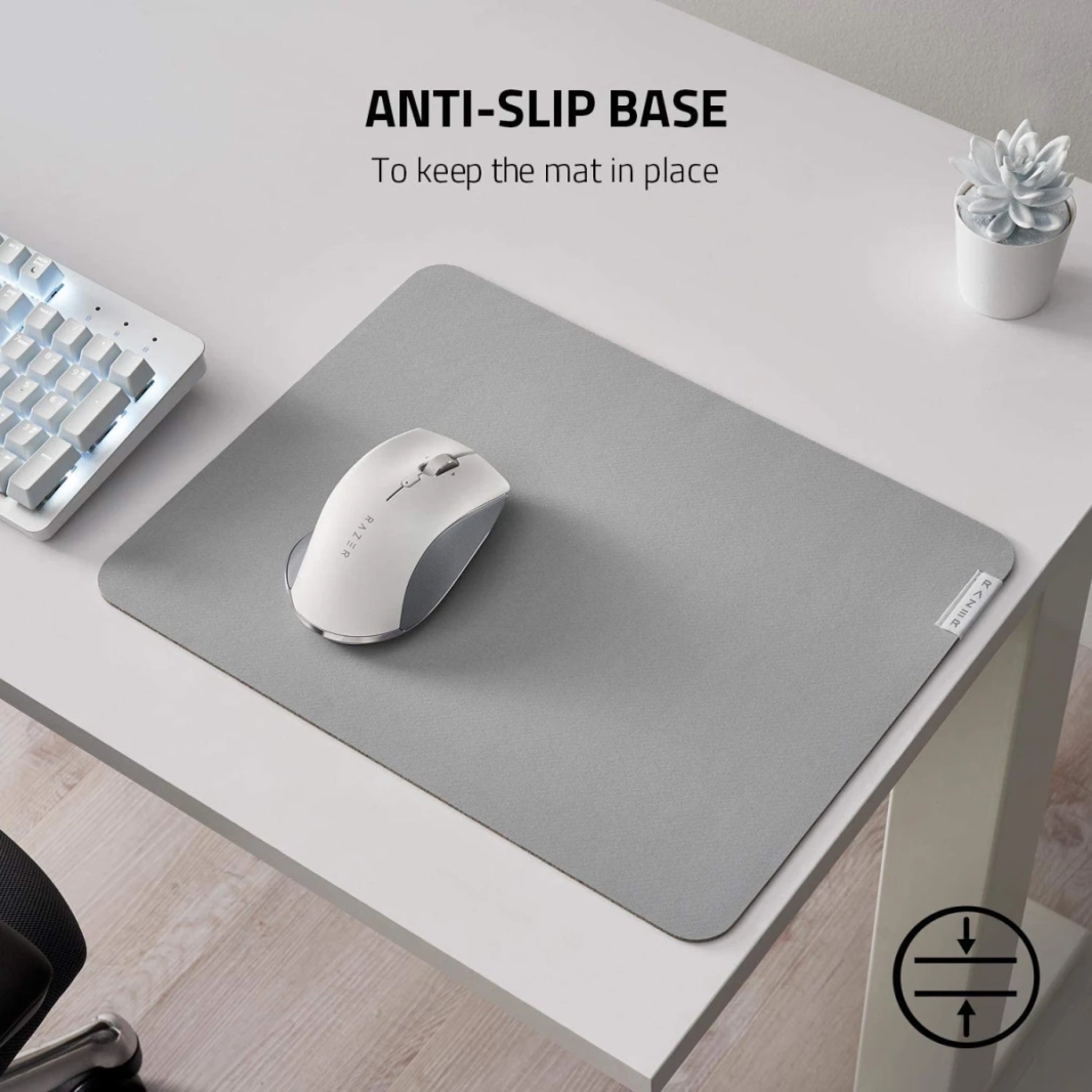 Razer Pro Glide Thick High-Density Foam Non-Slip Base Cloth Surface - Medium