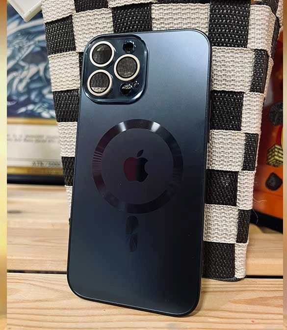 جراب مغناطيسي لهاتف iPhone 12 Pro - أسود