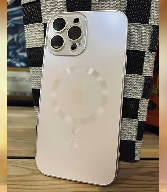 جراب مغناطيسي لهاتف iPhone 13 Pro - ذهبي