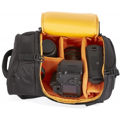 حقيبة كاميرا DSLR من AmazonBasics