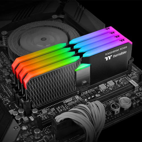 ذاكرة Thermaltake TOUGHRAM XG RGB DDR4 3600MHz 16GB (8GB x2) - أسود