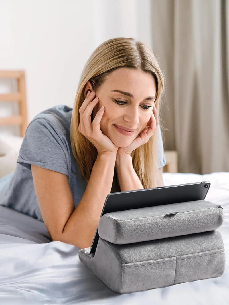 حامل وسادة تابلت UGREEN لسرير ناعم مع 3 زوايا عرض