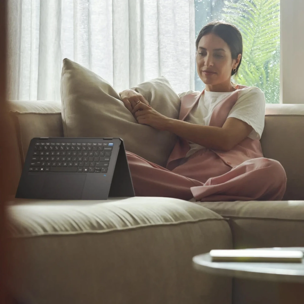 HP OmniBook Ultra Flip (2024) 14-fh0004ne جديد Intel Core Ultra 9 Gen II 288V EVO Next Gen AI مع شاشة OLED 2.8K 120Hz 360° تعمل باللمس - أزرق سماوي