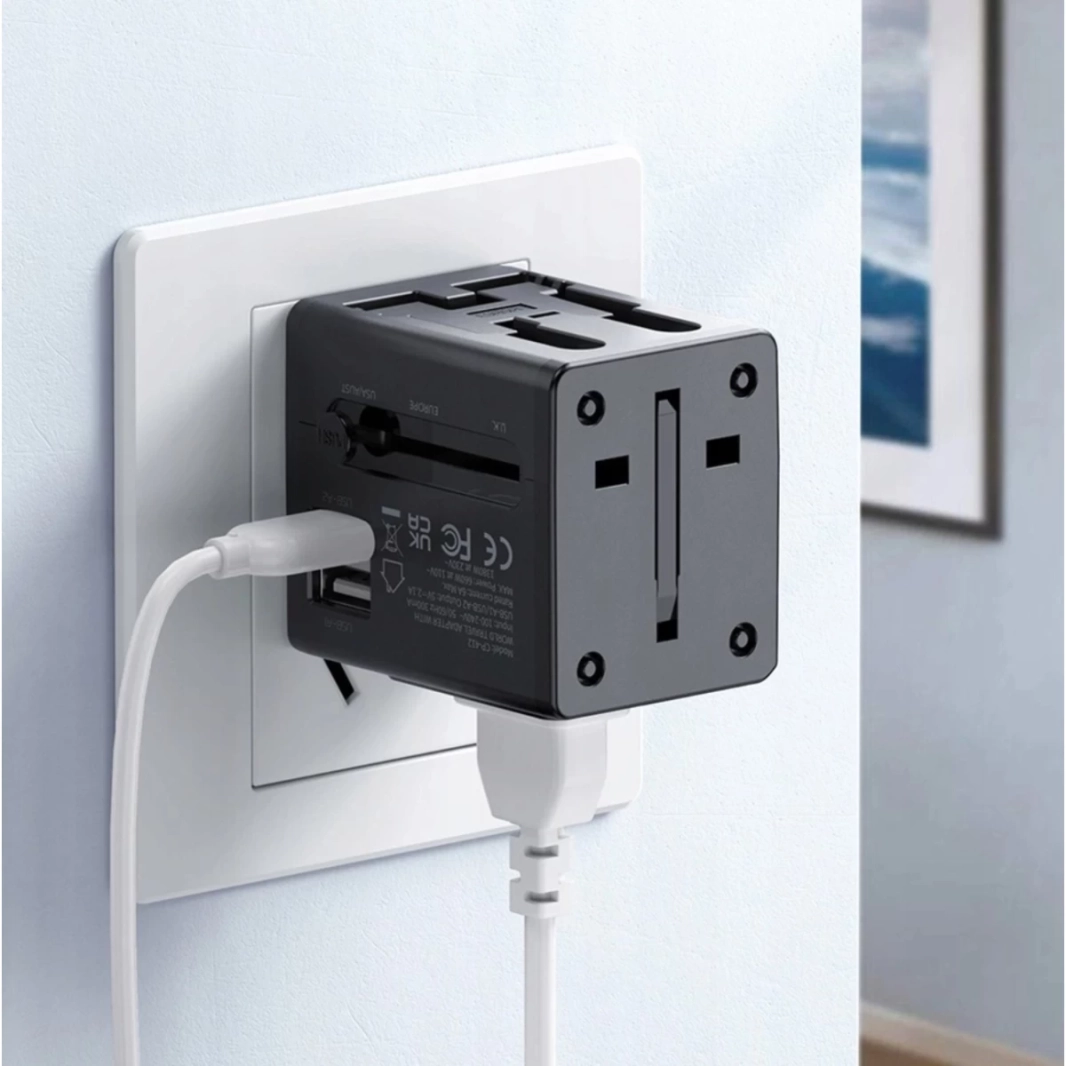 محول سفر عالمي للشحن السريع CP-4120 2.1A من Mcdodo