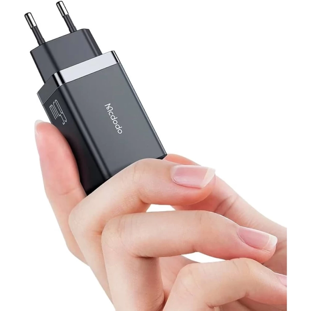 شاحن Mcdodo CH-1540 GaN5 PRO صغير 65 وات بمخرجين USB-C PD USB-A سريع