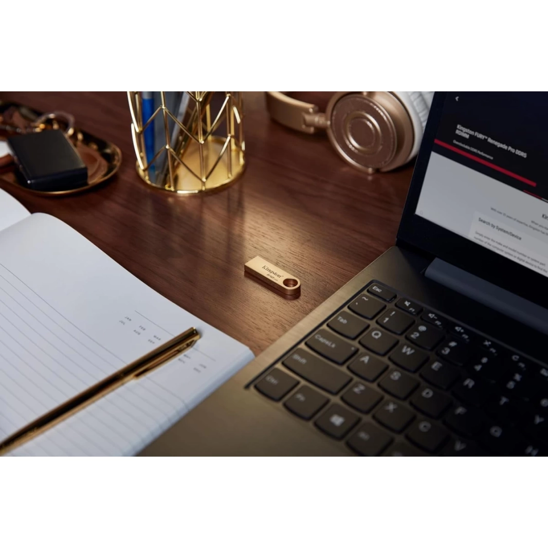 محرك أقراص فلاش USB Kingston DataTraveler SE9 G3 بسعة 512 جيجابايت ومنفذ USB 3.2 من الجيل الأول بسرعة تصل إلى 220 ميجابايت/ثانية وهيكل معدني ممتاز