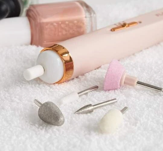 Get beautiful nails safely and comfortably in your home with Flawless Salon Nails.