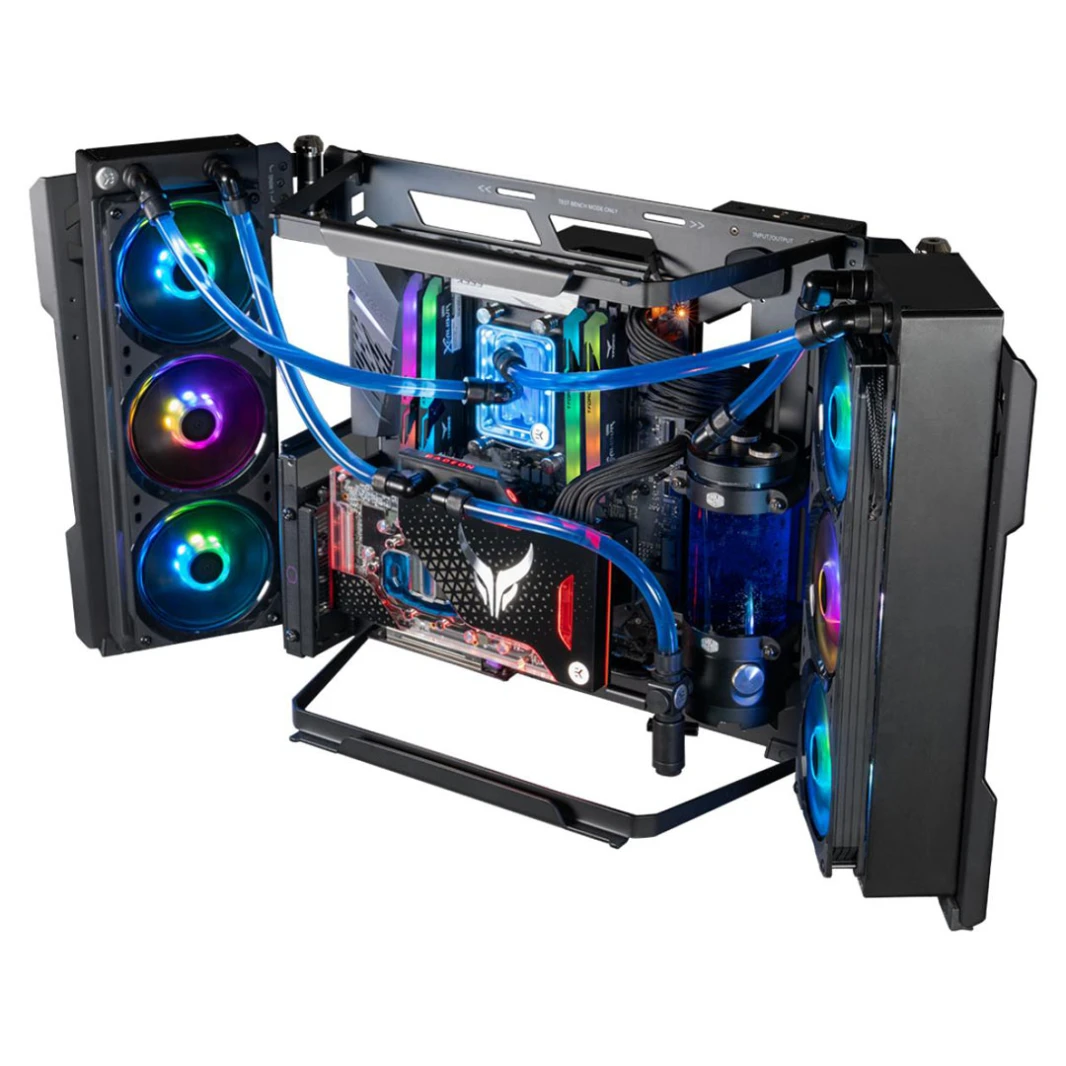 Cooler Master MasterFrame 700 Full Tower Tempered Glass - وضع اختبار مقاعد البدلاء للتصميم في الهواء الطلق