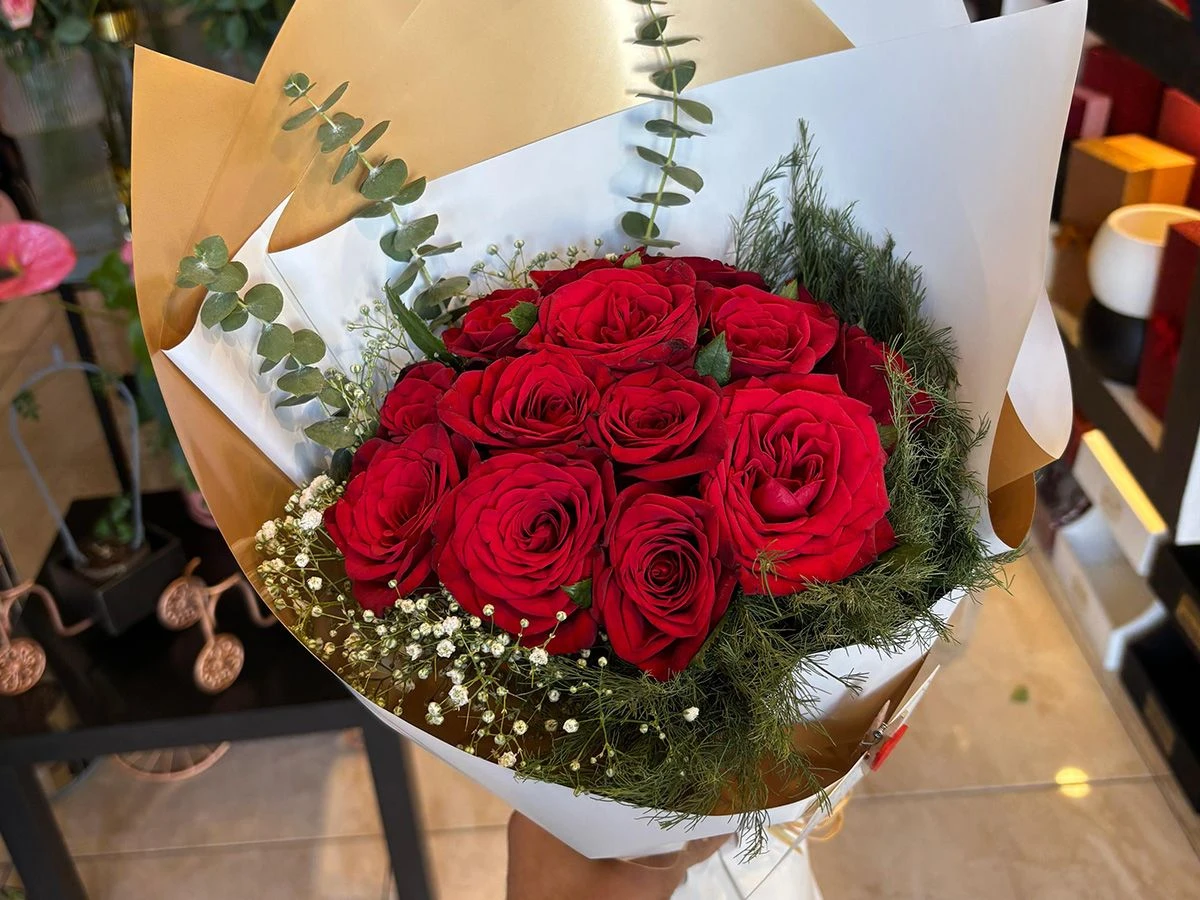 Love Hand-Tied Bouquet of 15 Gory Roses with Gypsophila and Eucalyptus