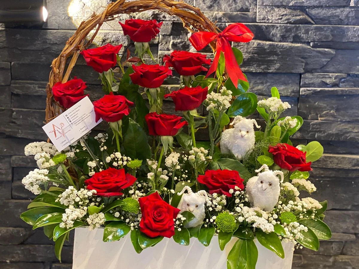 Love Box with Gory Roses and Gypsophila