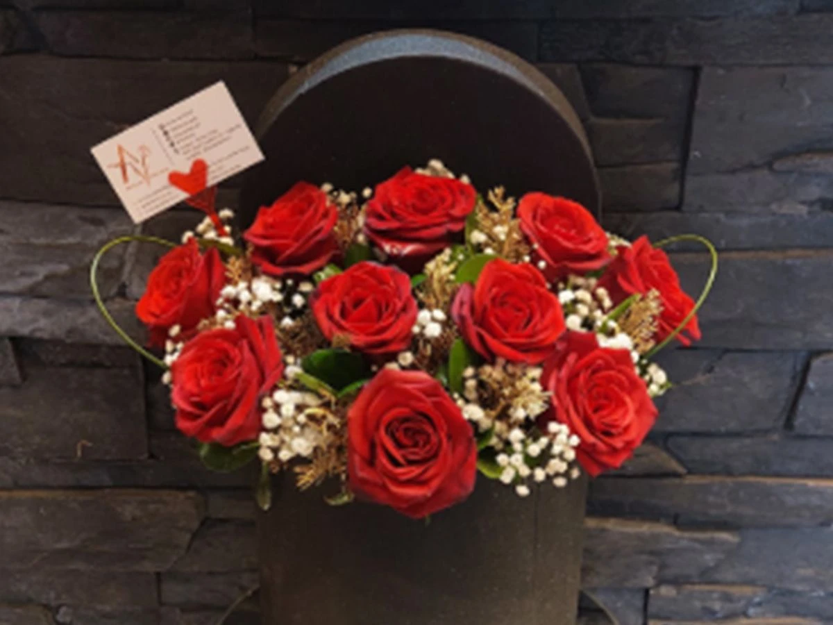 Birthday Bouquet – Gory Rose with Gypsophila in a Circular Box