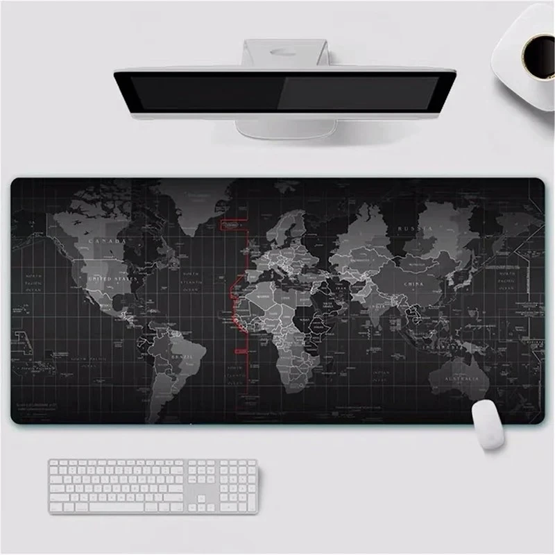 لوحة ماوس الألعاب مع خريطة العالم