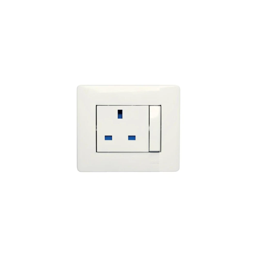 MASTER 13A SOCKET WHIT SWITCH