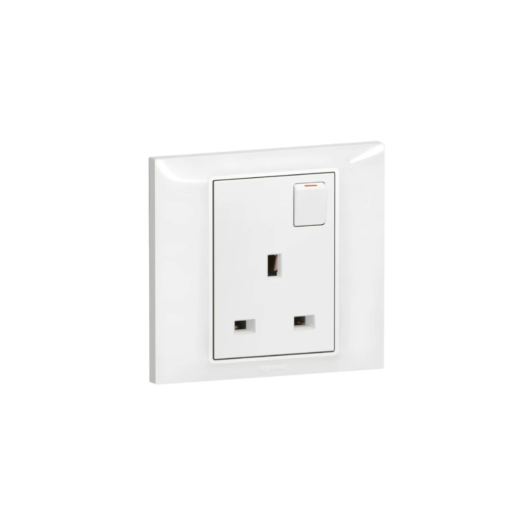 LEGRAND 13 A 3PIN SOCKET + SWITCH
