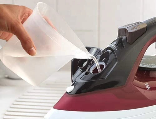 الحديد البخاري Black & Decker مع وظيفة مضادة للانحدار ، أحمر ، 1600 واط
