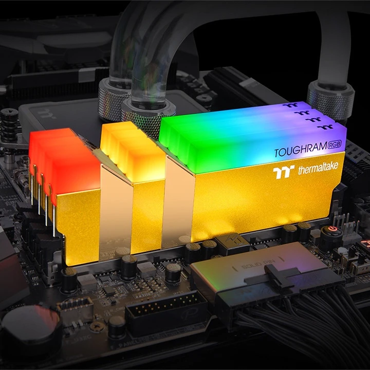 Thermaltake TOUGHRAM RGB 8GB DDR4 3600Mhz CL18 1.35V DIMM RAM - Metallic Gold