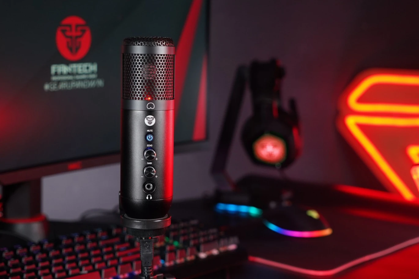 Fantech Leviosa MCX01 Professional Condenser Microphone RGB Illumination USB Interface Cardioid Polar Pattern