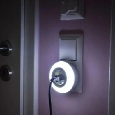 مقبس بمخرج واحد مع إضاءة LED