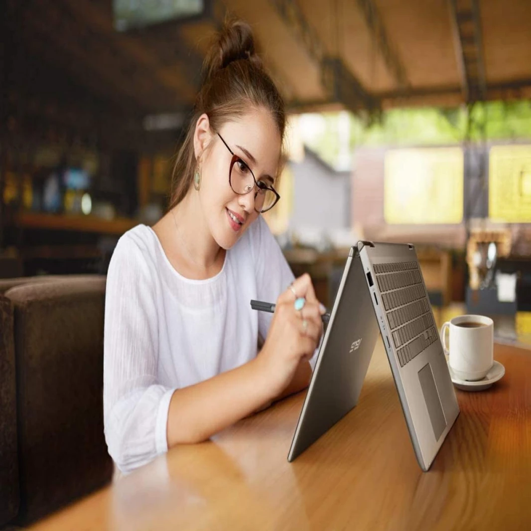 ASUS ZenBook فليب 15 Q508UG NEW 5GEN AMD Ryzen 7 8-Cores 2 في 1 شاشة تعمل باللمس - رمادي فاتح