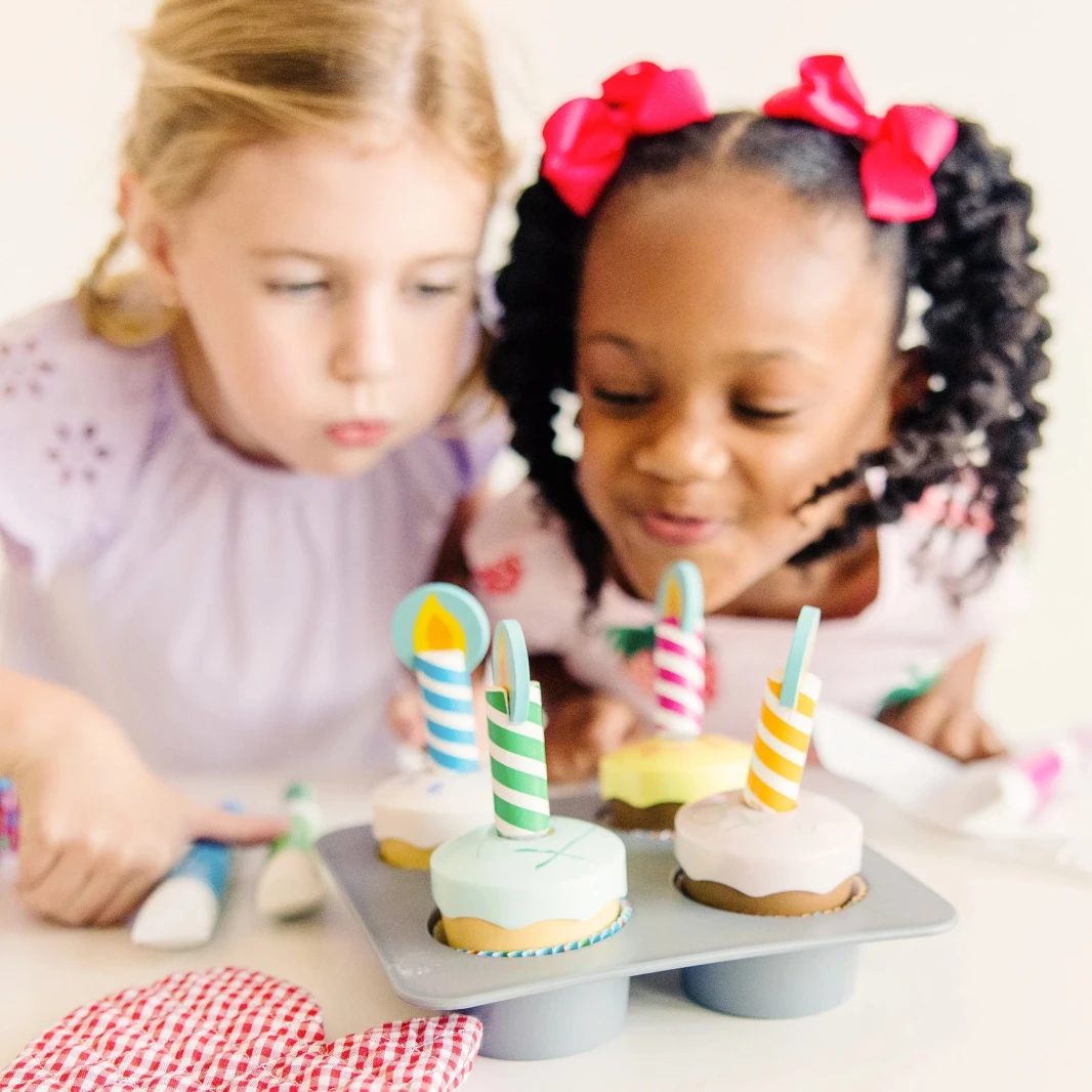 Melissa & Doug Bake & Decorate Cupcake Set