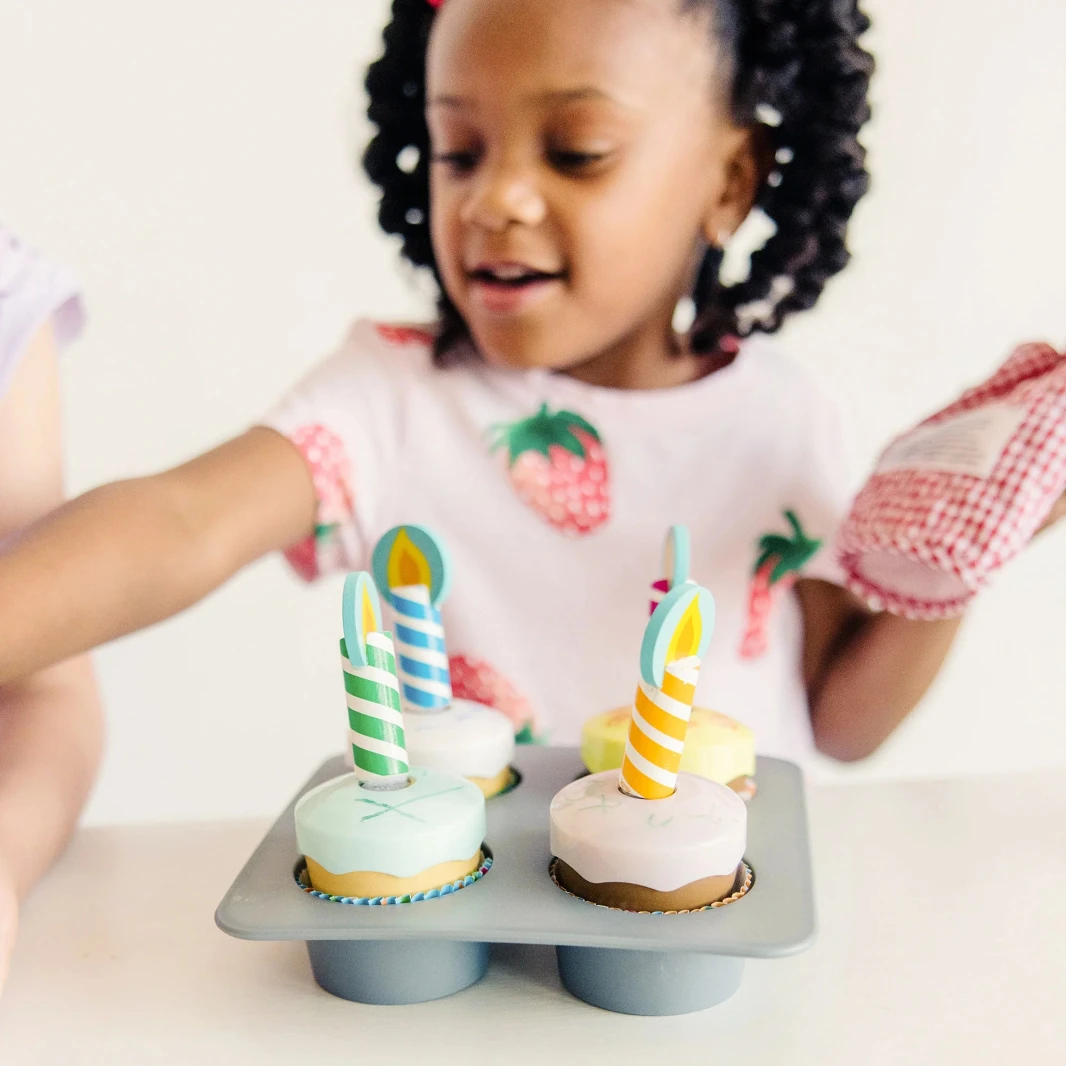 Melissa & Doug Bake & Decorate Cupcake Set