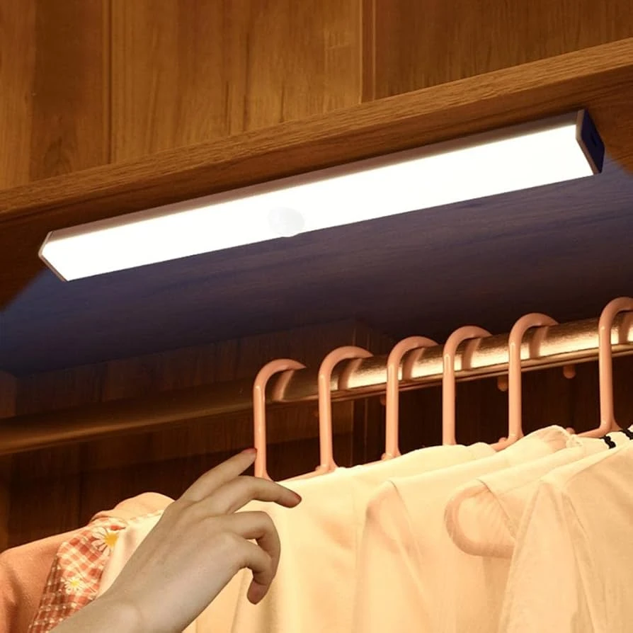 LED Plutus-Quinn LED 30 سم مستشعر الحركة اللاسلكية قابلة لإعادة الشحن أبيض بارد (أبيض)