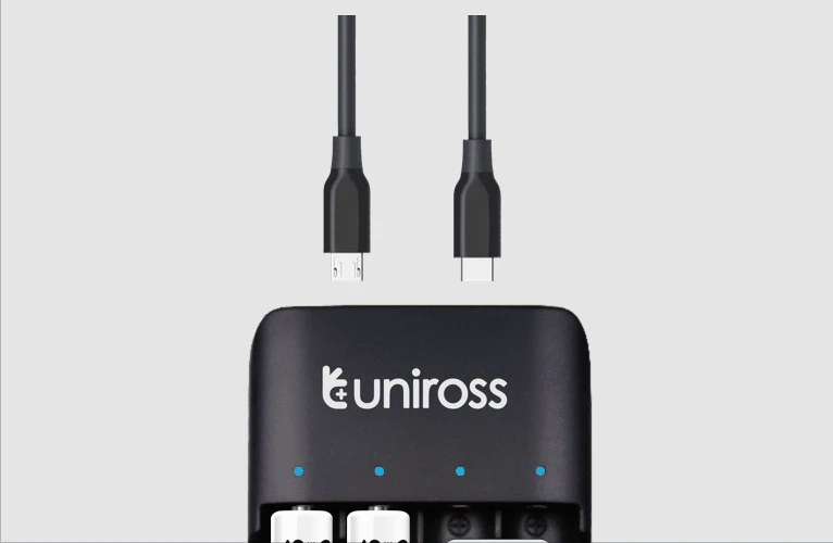Uniross Super Super Compact Multi Battery Charger مع بطاريات 4X AA (2000 MAH) NIMH القابلة لإعادة الشحن [UCU004A]