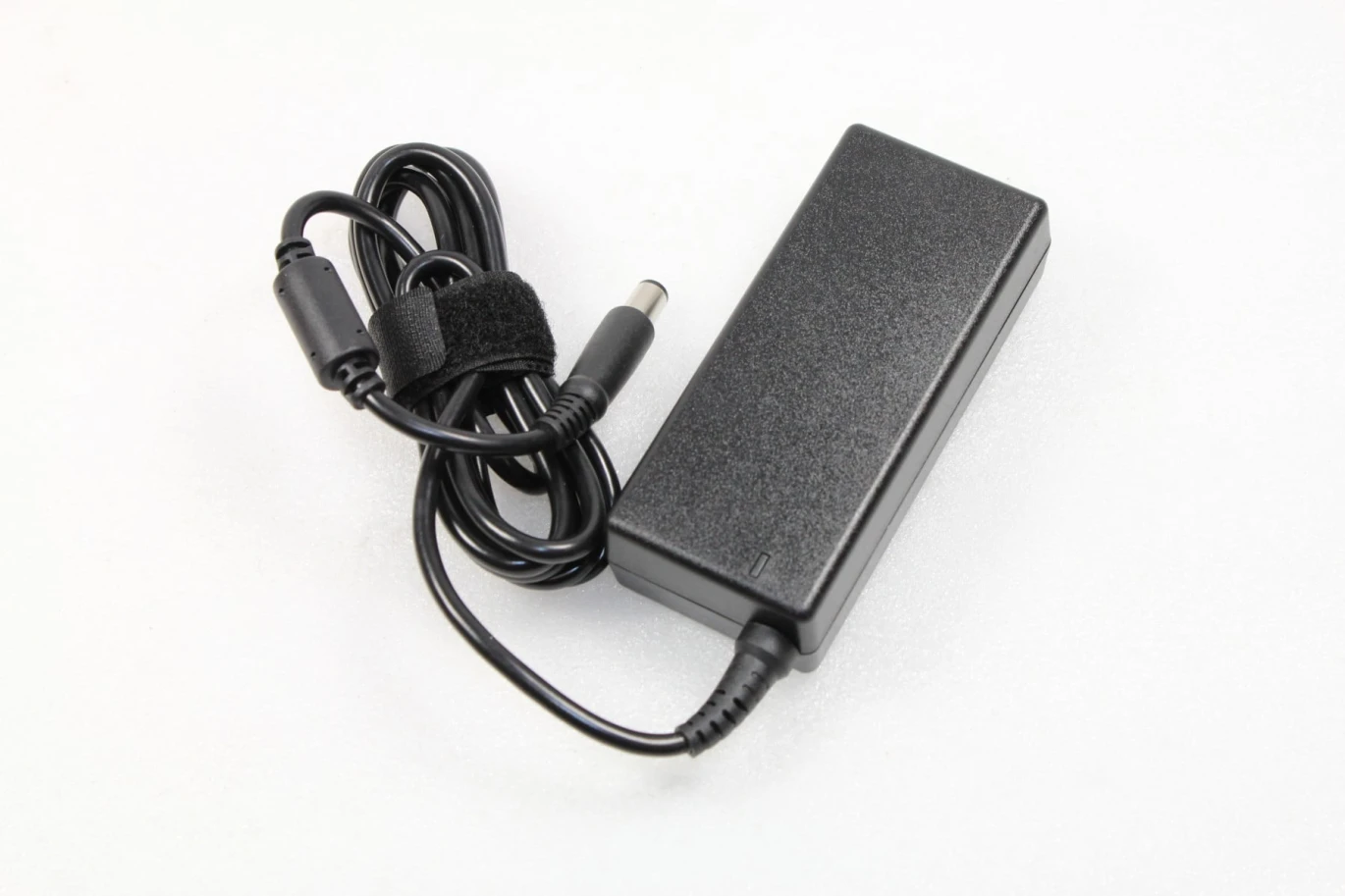 شاحن عالي الجودة لجهاز الكمبيوتر المحمول Dell 19.5v-3.34a // 7.4mm-5 مم حجم دبوس