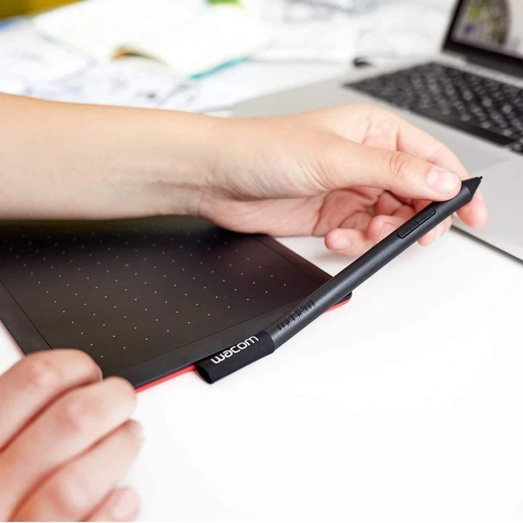 Wacom One by Wacom CTL -672 -N مثالية للعمل من Home & Remote Learning - يعمل مع Chromebook (متوسط) - أسود