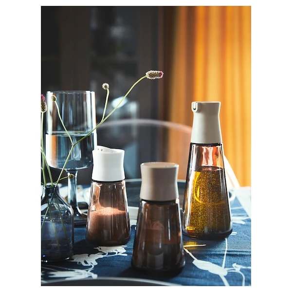 Salt and pepper shakers, glass/brown,