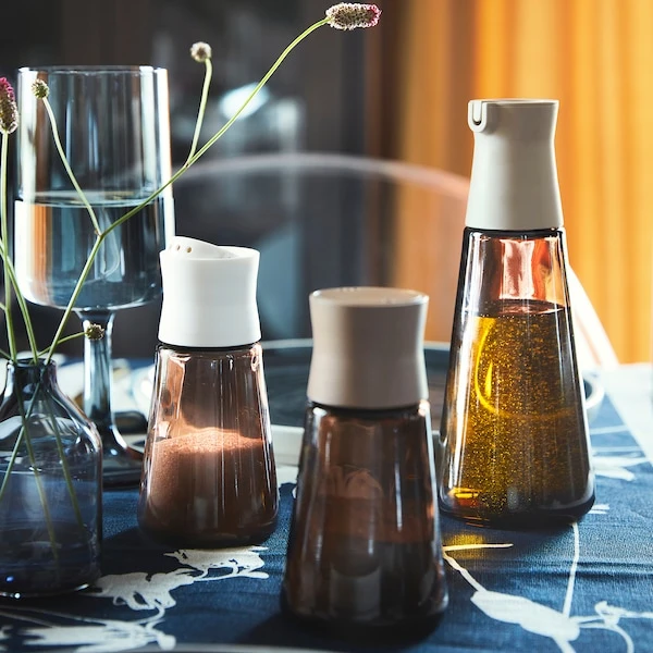 Salt and pepper shakers, glass/brown,