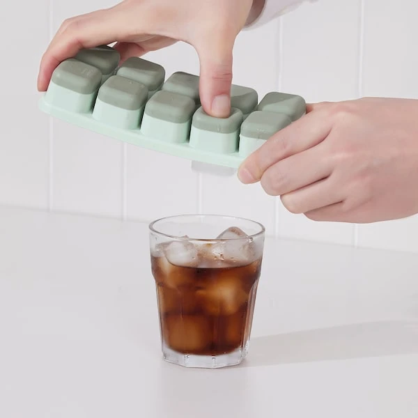 صينية مكعبات ثلج مع غطاء, ألوان منوعة