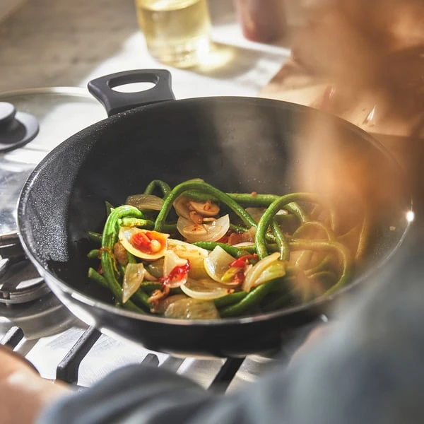 Wok with lid, non-stick coating black,