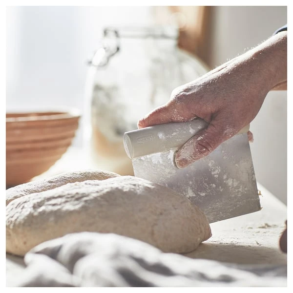 Dough cutter