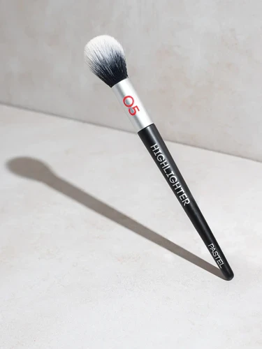 PASTEL HIGHLIGHER BRUSH 05