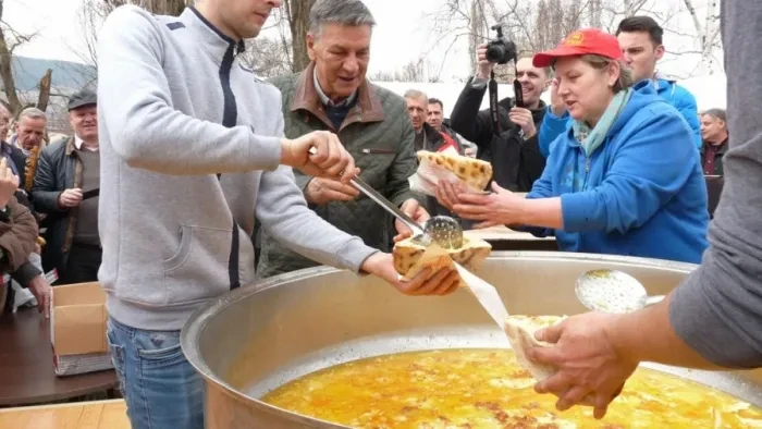 مهرجان البيض المخفوق