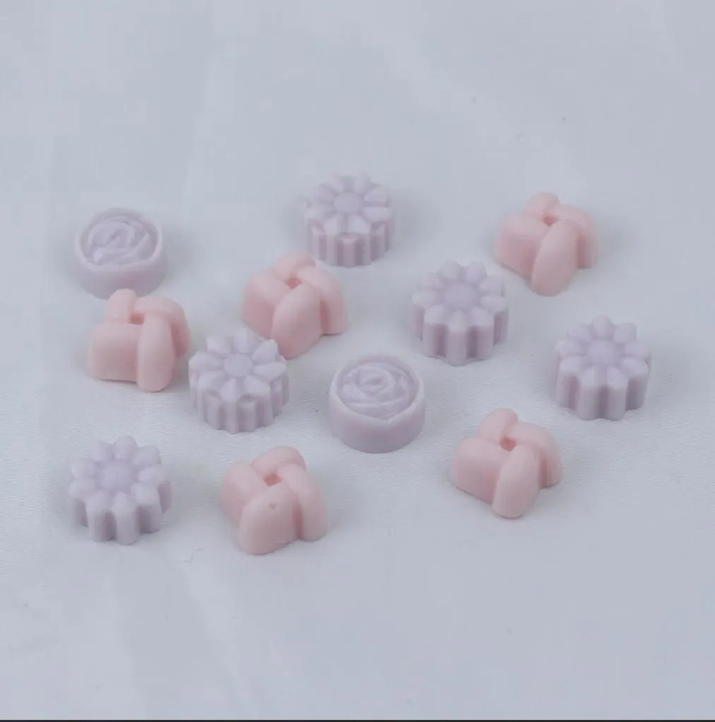 6 pcs wax melts + wax burner